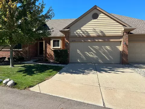 46783 High Meadows Crt Ct #13, Macomb, MI 48044