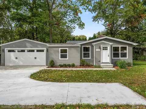 21337 Orchard Lake Rd, Farmington Hills, MI 48336