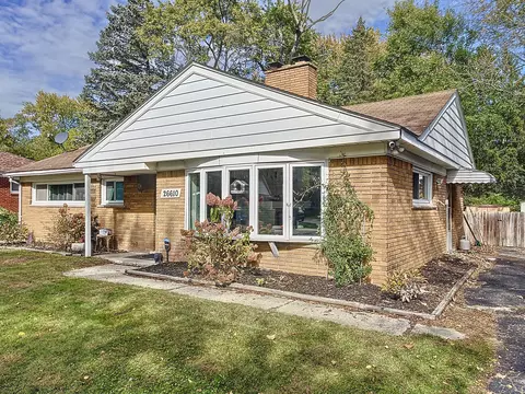 26610 Emmett St, Southfield, MI 48033