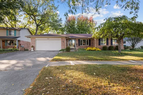 6817 Northpoint Dr, Troy, MI 48085