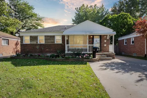 27130 Larchmont St, Saint Clair Shores, MI 48081