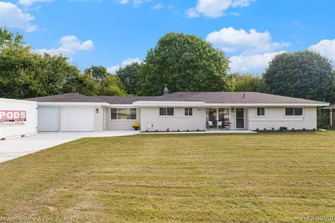 6588 Snow Apple Dr, Clarkston, MI 48346
