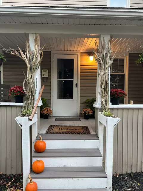 215 W Sibley St, Howell, MI 48843