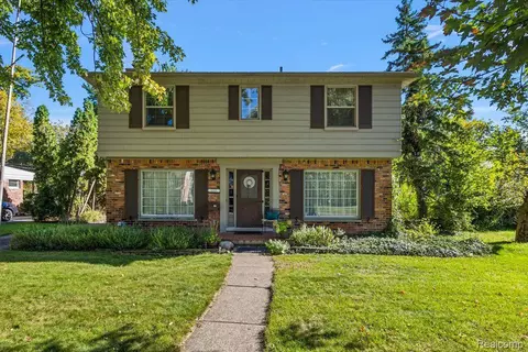 32428 Madison St, Beverly Hills, MI 48025