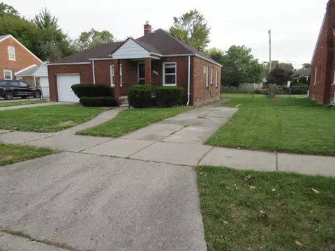 20657 Roscommon St, Harper Woods, MI 48225