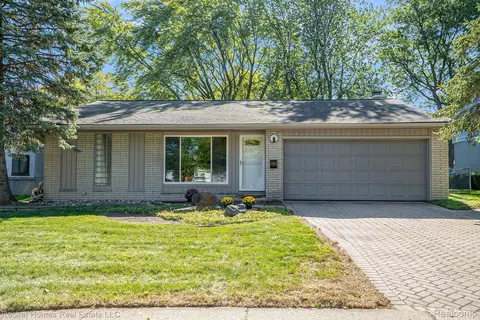 36473 Grove St, Livonia, MI 48154