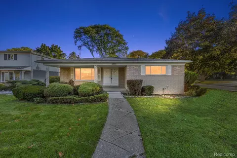 25610 Catalina St, Southfield, MI 48075