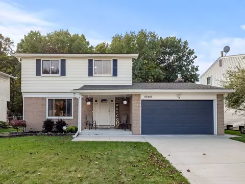 43447 Applewood Rd, Canton, MI 48188