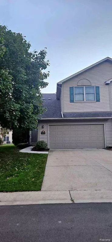 161 Stratford Ln, Orion, MI 48360