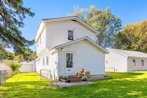 807 Clinton St, Algonac, MI 48001