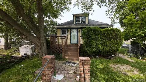 204 Washington St, Pontiac, MI 48341