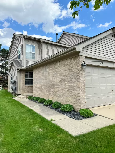 43971 Stoney Ln, Sterling Heights, MI 48313