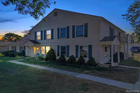2823 Glenwood Crt Ct, Orion, MI 48360