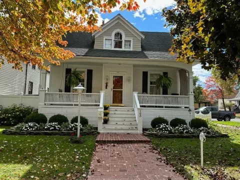 163 Chestnut St, Wyandotte, MI 48192