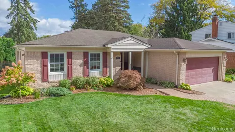 14956 Robinwood Dr, Plymouth, MI 48170