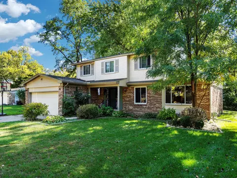 2236 Michele Dr, Troy, MI 48085