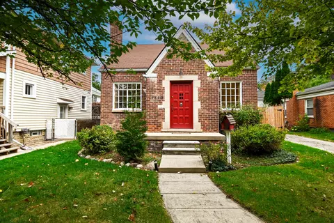 1410 Catalpa Dr, Royal Oak, MI 48067