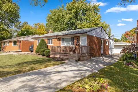30986 Dover St, Garden City, MI 48135