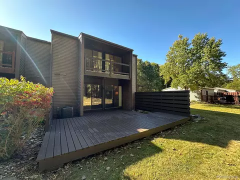 424 W Rockwell St, Fenton, MI 48430