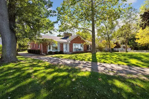 24099 W River Rd, Grosse Ile, MI 48138