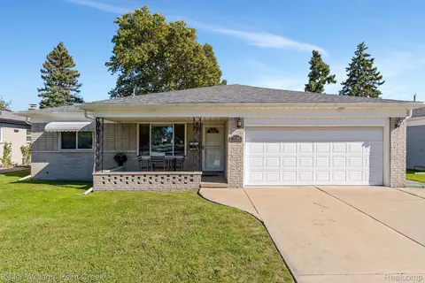 33486 Clifton Dr, Sterling Heights, MI 48310