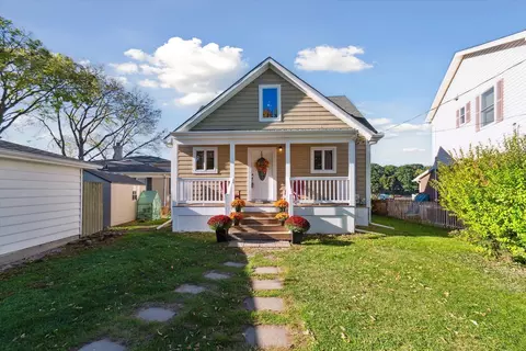181 Potter Dr, Belleville, MI 48111