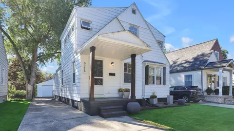 921 Cambridge Rd, Berkley, MI 48072