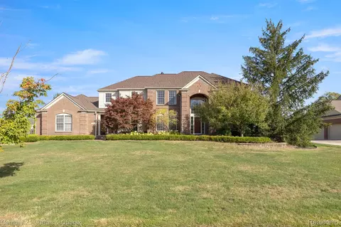49988 Powell Ridge Crt Ct, Plymouth, MI 48170