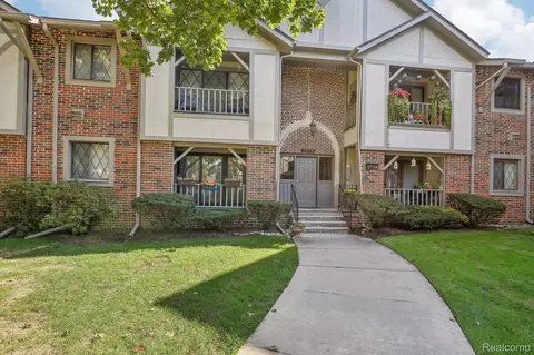 42160 Woodward Ave #19, Bloomfield Hills, MI 48304