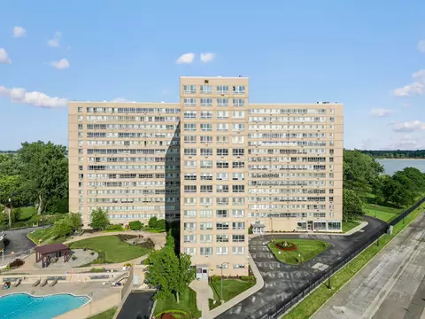 8900 E Jefferson Ave # 520, Detroit, MI 48214