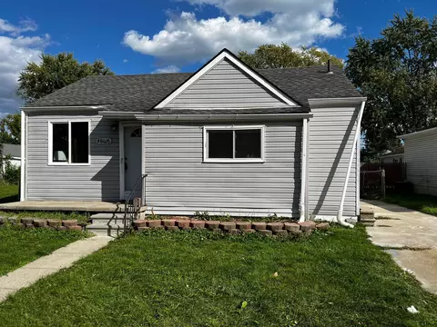 28076 Waverly St, Roseville, MI 48066