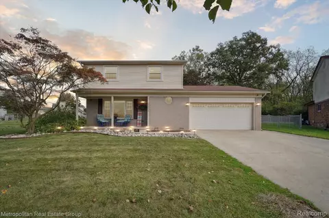 16216 Woodland St, Woodhaven, MI 48183