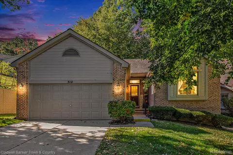 312 Texknoll Dr, Brighton, MI 48116