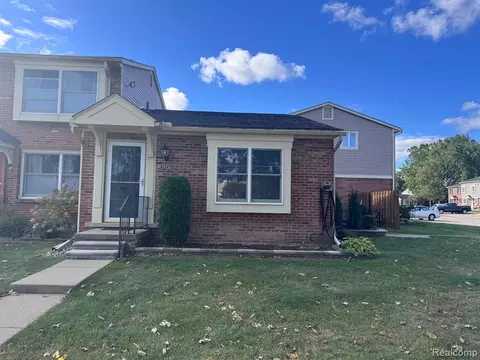 37220 Great Oaks Ct, Clinton Township, MI 48036