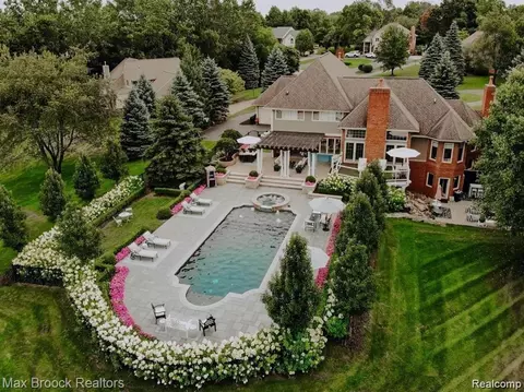 2891 Colt, Commerce, MI 48382