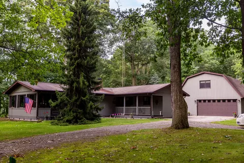 2211 Edgewood Dr, Hume, MI 48467