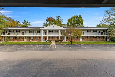 42560 Plymouth Hollow Dr, Plymouth, MI 48170