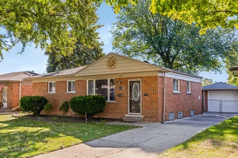 21716 Hoffman St, Saint Clair Shores, MI 48082