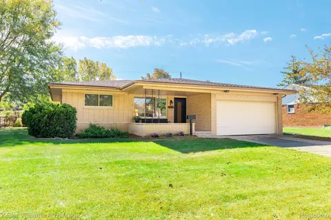 11308 Canterbury Dr, Sterling Heights, MI 48312