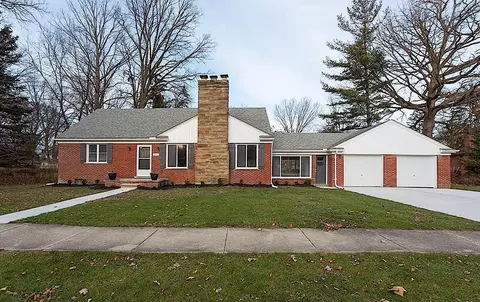 20451 Huntington Ave, Harper Woods, MI 48225