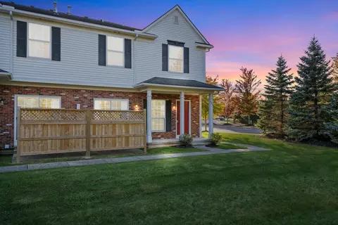 303 Riversedge Dr #10, Saline, MI 48176