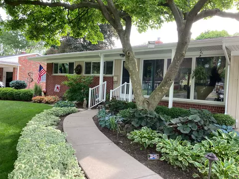 22925 Manning St, Farmington, MI 48336