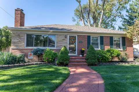 9825 Shadyside St, Livonia, MI 48150