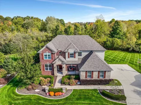50565 Mayfield East Crt Ct, Canton, MI 48187