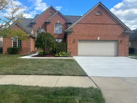46710 W Ridge Dr, Macomb, MI 48044