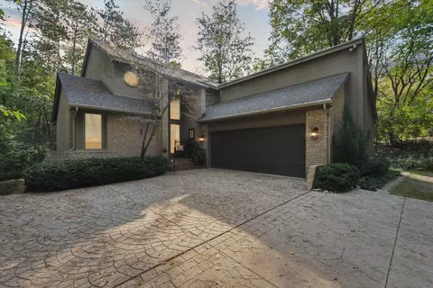 202 Nakomis Trl, Orion, MI 48362