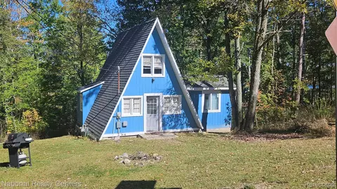 5231 Summit Crt Ct, Surrey, MI 48632