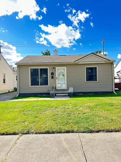 5932 Katherine St, Taylor, MI 48180