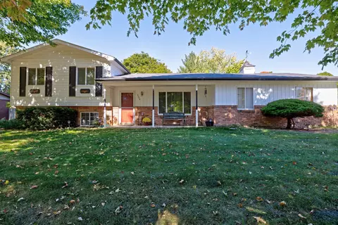 4059 Lake Knolls Dr, Brandon, MI 48371