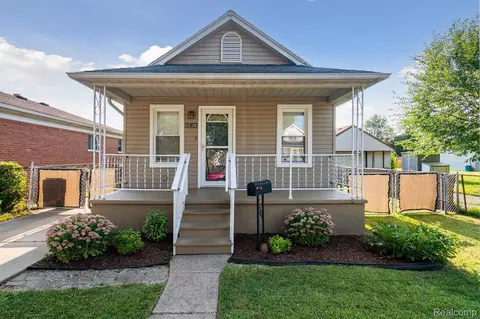 3363 16th St, Wyandotte, MI 48192